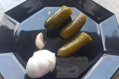 Fermentierte Salzgurken mit Knoblauch