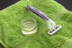 Intimrasur mit Oliven&ouml;l glatt wie ein Babypopo