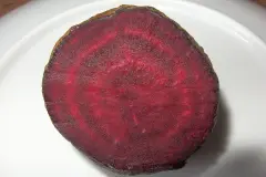 Shirts nat&uuml;rlich rot f&auml;rben mit Roter Bete