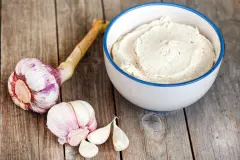 Knoblauch-Creme-Dip