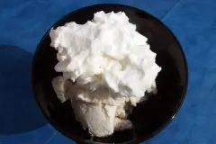 Geronnene Schlagsahne retten