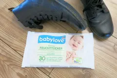 Lederschuhe putzen mit Babyfeuchtt&uuml;chern