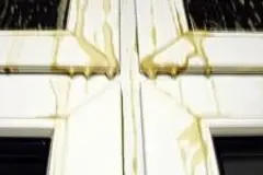 Nikotin-/Teer-R&uuml;ckst&auml;nde von Oberfl&auml;chen entfernen