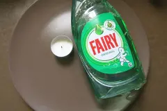 Flohfalle: Kerze und Sp&uuml;lmittel