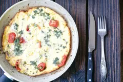 Omelette mit Frischk&auml;se und Cherrytomaten