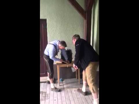 Fun Friday #5 Bierfass anzapfen will gelernt sein